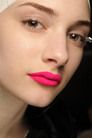 Labios brillantes para la primavera