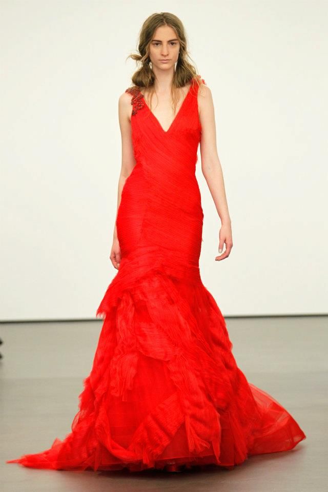 Novias en rojo, la propuesta de Vera Wang para todas las que vais a pasar por el altar