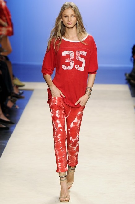 Échale las culpas a Isabel Marant de que se recupere el estilo deportivo