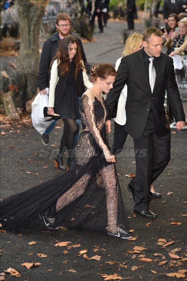 Tía, Kristen Stewart, ya te vale: mira que ponerte zapatillas el día del estreno de Blancanieves y la Leyenda del Cazador