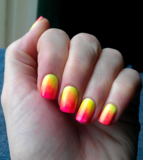Seguimos celebrando la entrada del verano con este especial manicuras neon
