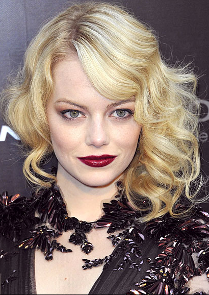Gothic look para Emma Stone en la premier londinense de el Asombroso Spiderman