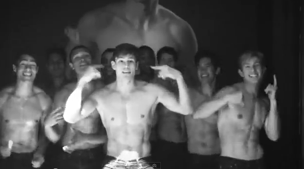 Os alegramos el lunes con los chicos de Abercrombie bailando el Call Me Maybe
