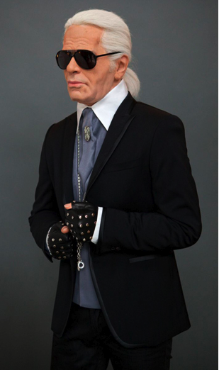 ¡Mira qué quieto se está Karl Lagerfeld! Ah, que es su figura de cera...