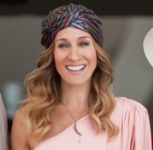 Aprende a convertir un pañuelo en un turbante muy chic