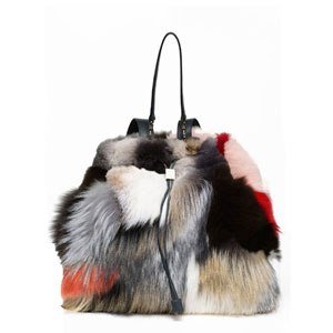 Las Olsen vuelven a estar en el punto de mira de PETA con su último bolso de piel 