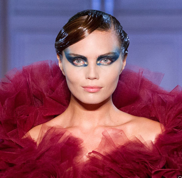 Maquillaje Cisne Negro visto en la Semana de la Moda de París