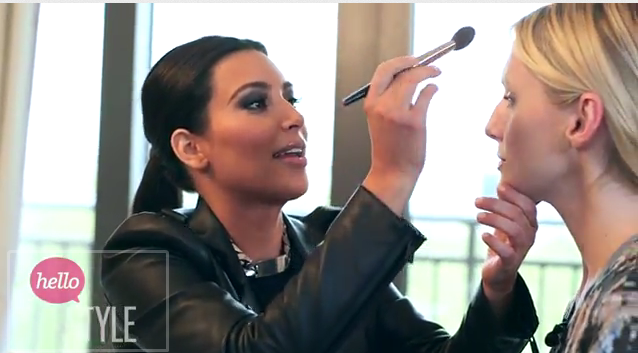 Kim Kardashian nos enseña a contornear el rostro