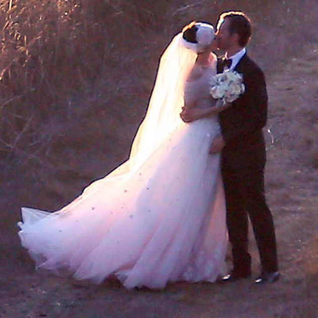 Anne Hathaway ya es una señora casada