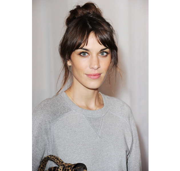 Nos gusta: el moño despeinado de Alexa Chung en el desfile de Mulberry  