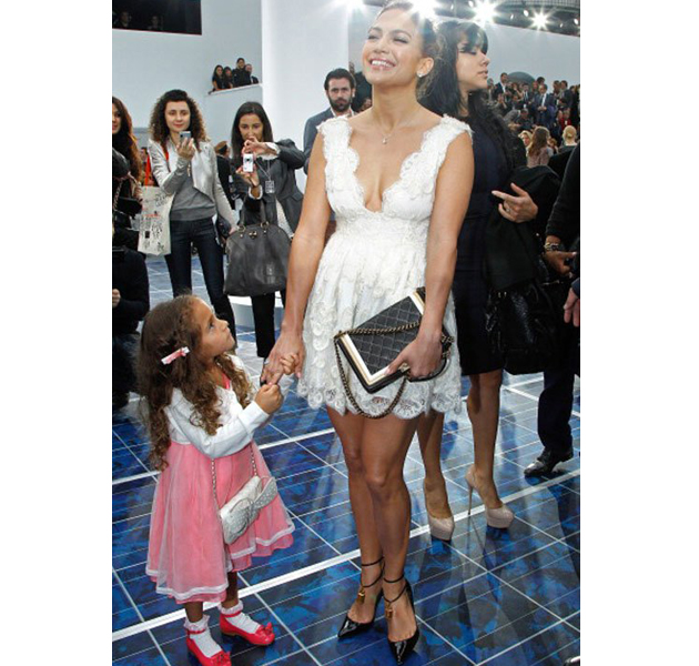 Jennifer Lopez acude a Paris para presenciar el desfile de Chanel 