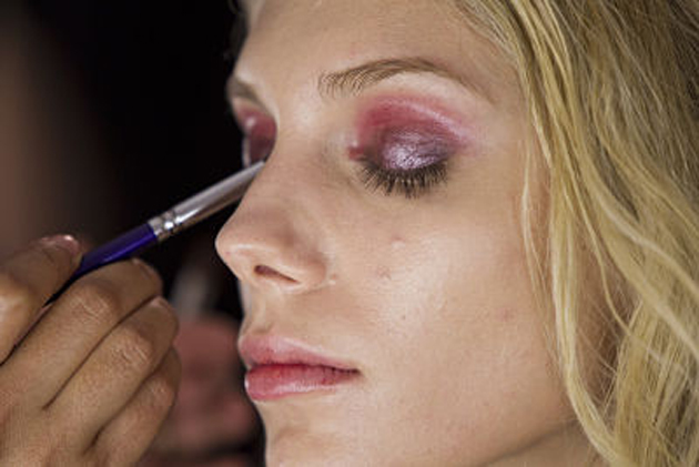 Colores joya en los maquillajes del otoño 