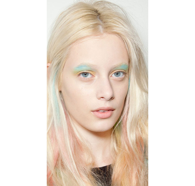 Look arcoiris visto en la NYFW 