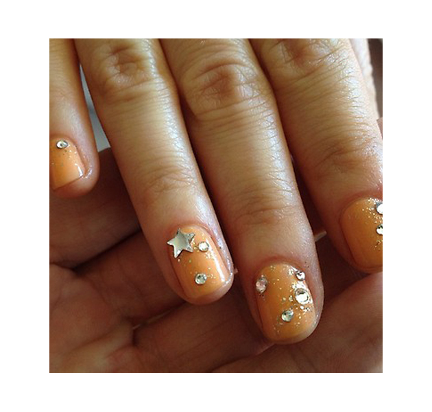 La manicura completa que Zooey Deschanel llevó a los Emmys 