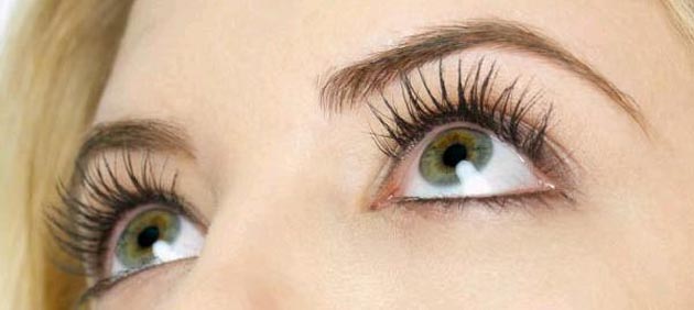 Mejor no abuses de la máscara de pestañas waterproff