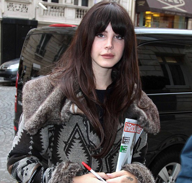 ¿Ese flequillo es real, Lana del Rey? 