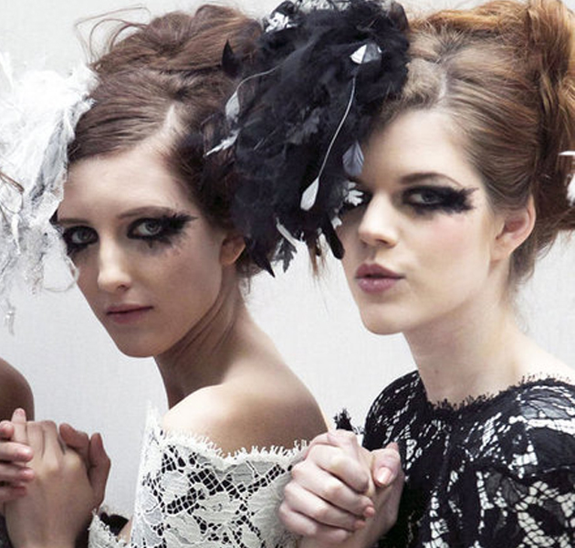 Visto: Maquillaje corrido en el desfile de Chanel  