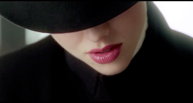 Amanda Seyfried protagoniza el último spot de Very Irrésistble Givenchy 