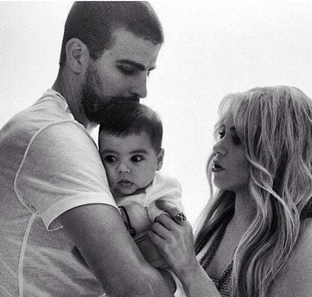 Shakira celebra el cuarto mes de vida de Milan con una foto de familia 