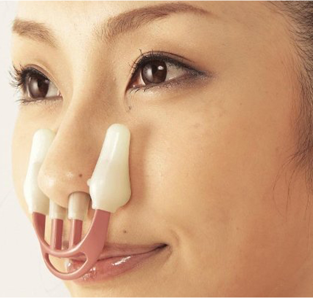 Belleza Freak: Un aparato que sirve para alargar y adelgazar la nariz 