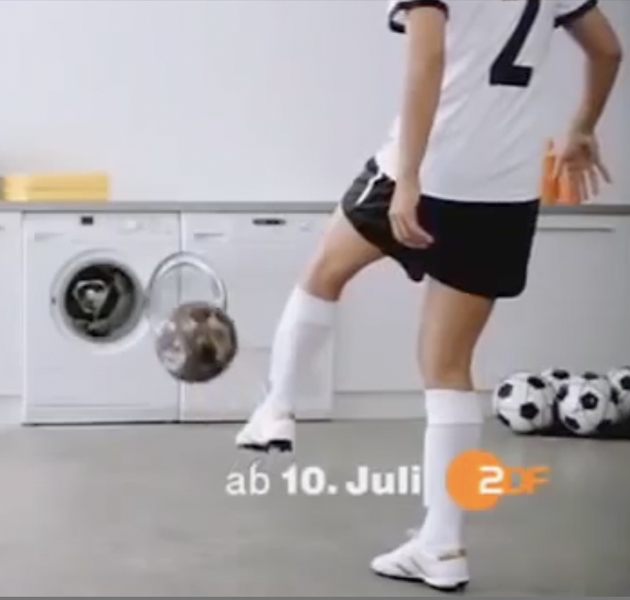 Publicidad sexista para anunciar un campeonato de fútbol femenino 