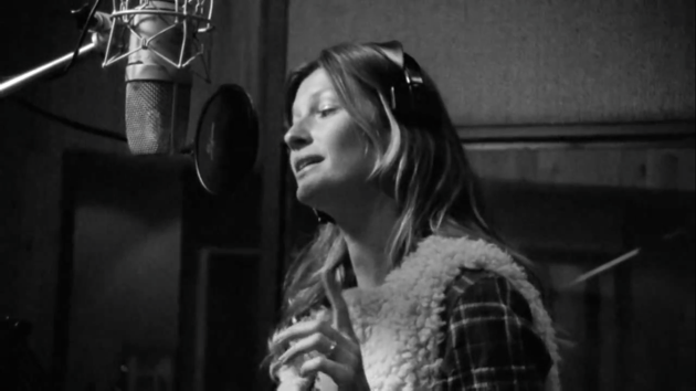 Gisele Bündchen canta para H&M 