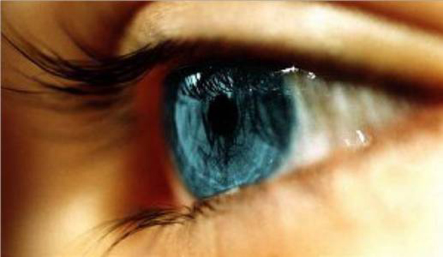 Una clínica puede cambiar el color de los ojos 