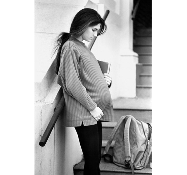 Una niña de 13 años embarazada de trillizos