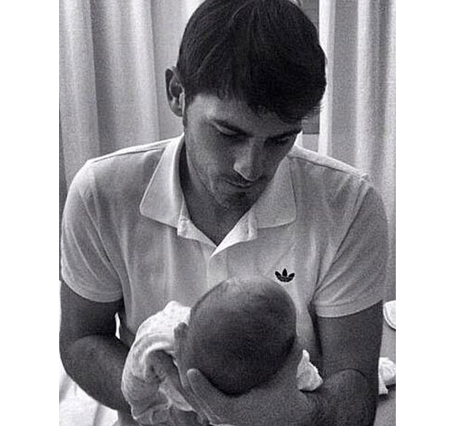 Primera foto del hijo de Sara Carbonero e Íker Casillas