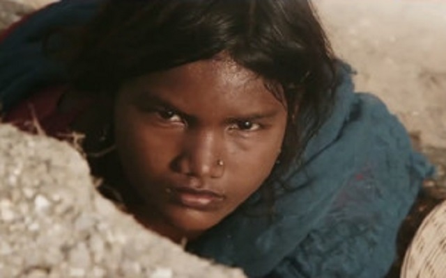 Niñas de la India pierden su brillo para que otras lo tengan