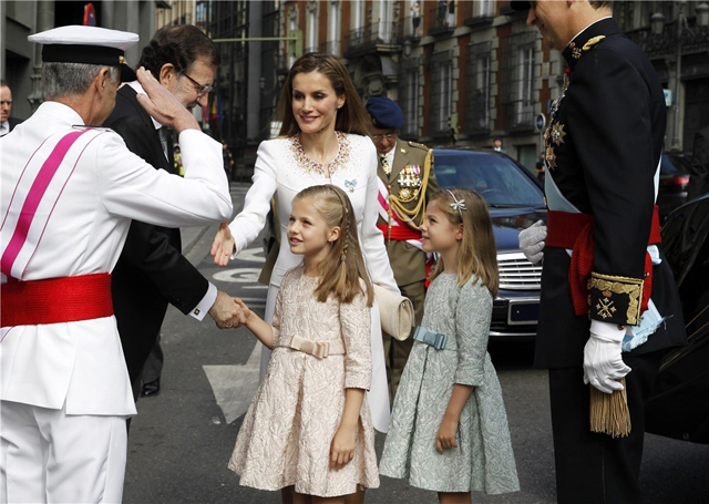 Las infantas Leonor y Sofía durante la proclamación de Felipe VI