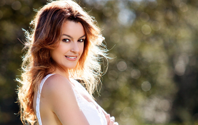 Mónica Martínez presenta Adán y Eva Mónica Martínez presenta Adán y Eva