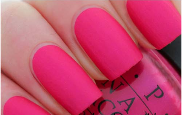Manicura mate en rosa
