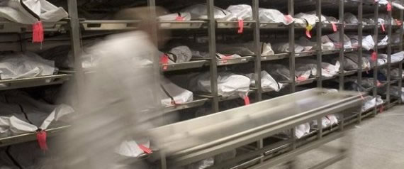 Roba un cadáver para hacerse una selfie con su novia muerta