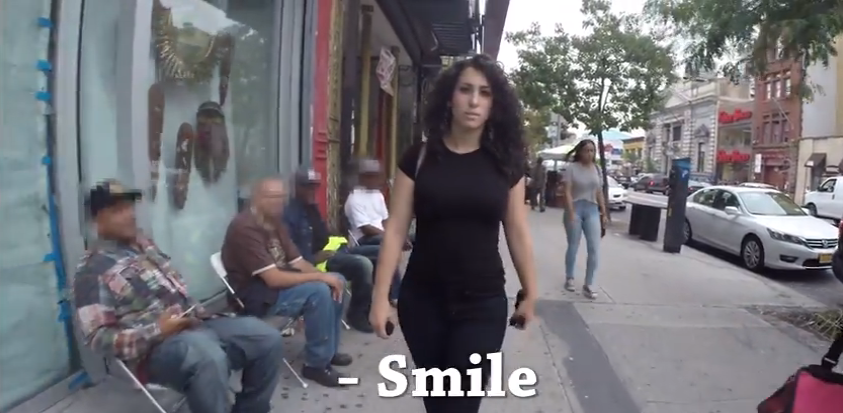 Denuncia el acoso a las mujeres en Nueva York y la amenazan con violarla