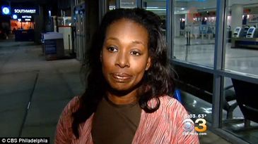 mujer expulsada de un avión por twittear que el piloto estaba borracho 