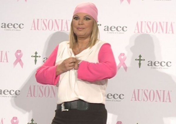 A Terelu Campos le explota la blusa y enseña los pechos 