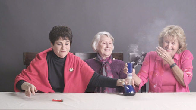 abuelas fuman marihuana por primera vez