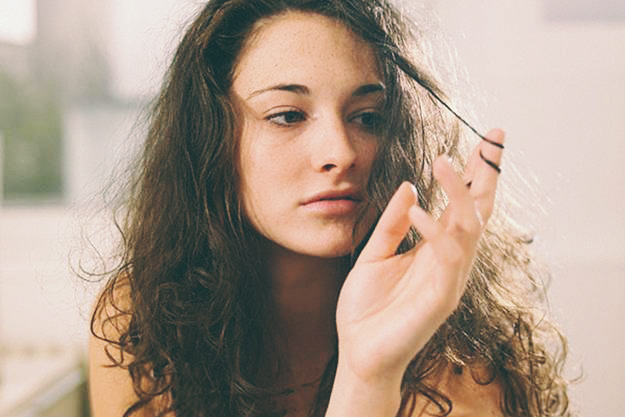 ¿Tu pelo se rompe? Sigue estos consejos básicos para mantenerlo fuerte
