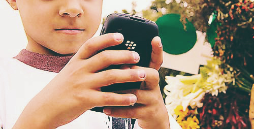 Un niño sobrevive gracias a que llamó a un número de teléfono aleatorio