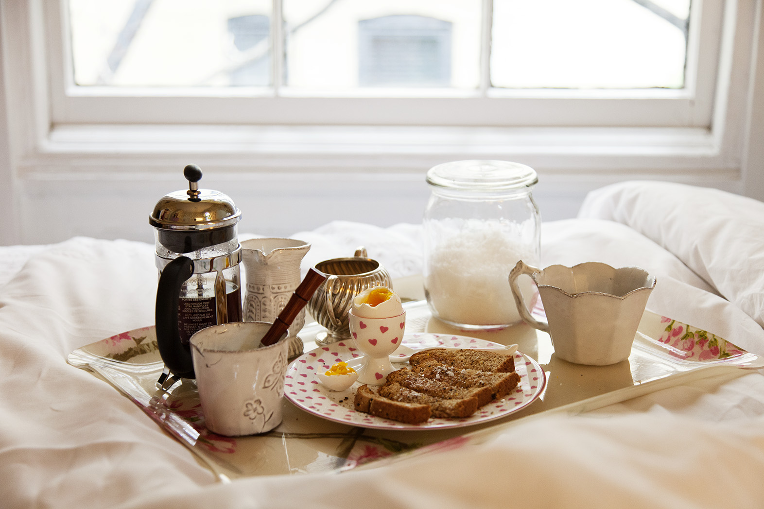dispara a su novio por traerle el desayuno a la cama