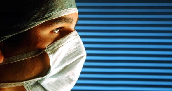 Un chico se hace pasar por ginecólogo y se lo tragan durante un mes