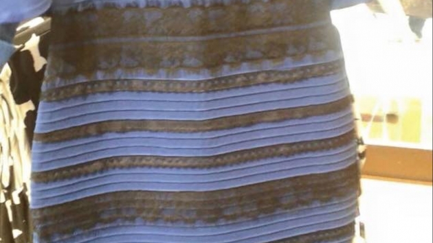 ¡Alucina con el vestido que cambia de color! ¿De qué color lo ves?