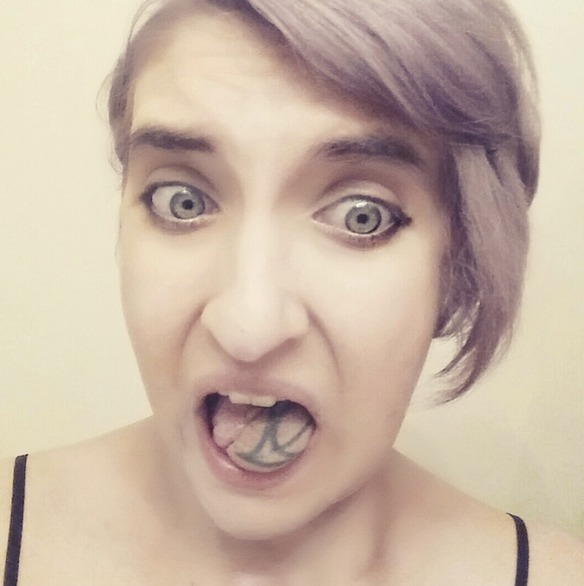 tatuaje de harry potter en la lengua debido al cáncer