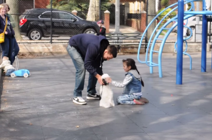 Este escalofriante vídeo demuestra lo fácil que es raptar a un niño