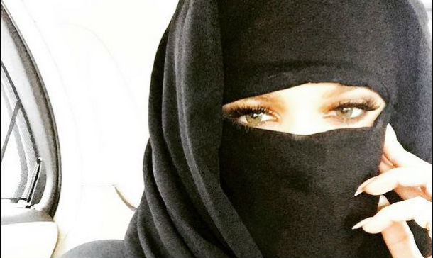 selfie con burka Khloe Kardashian