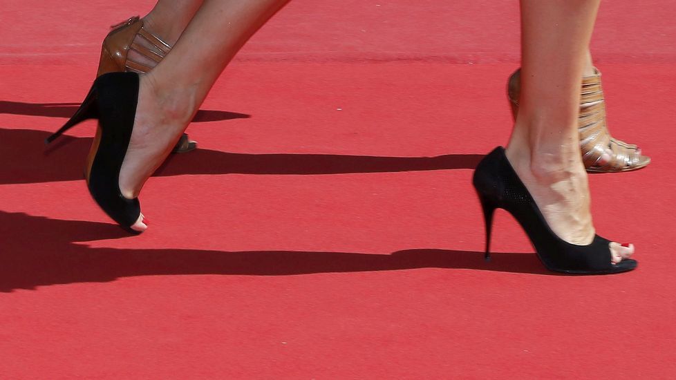 expulsadas de cannes por no llevar tacones