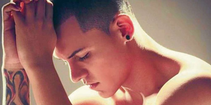 kevin roldan agrede a una modelo