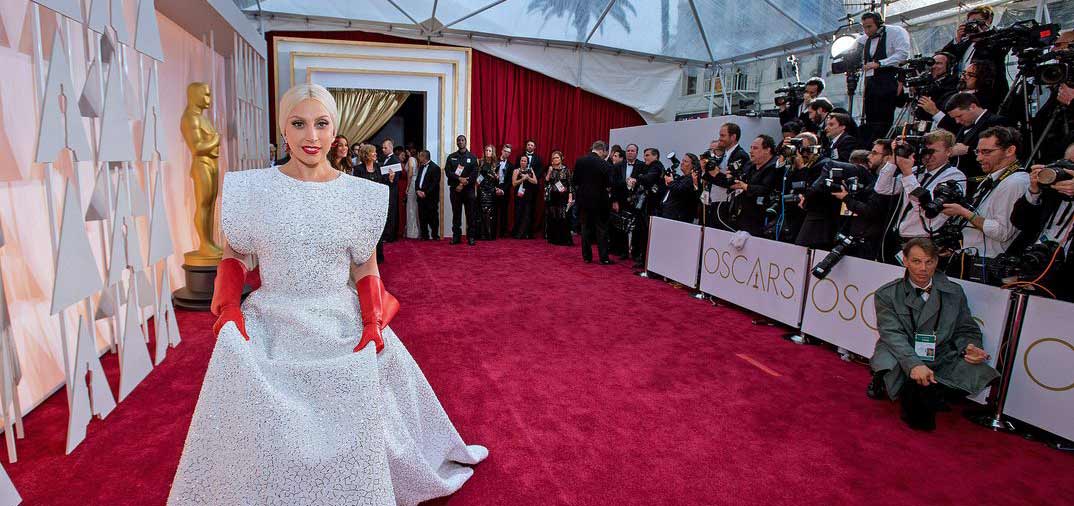 cuanto cobran por posar en la alfombra roja