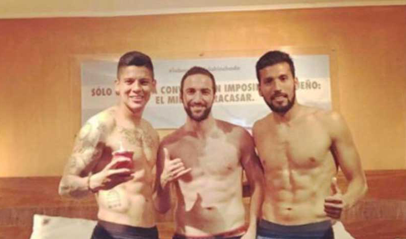 Si te fijas bien en esta foto, descubrirás por qué este futbolista la borró poco después de compartirla